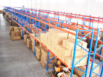 2000kg dos/tres capas del estante selectivo de la plataforma para las mercancías del cartón del almacenamiento
