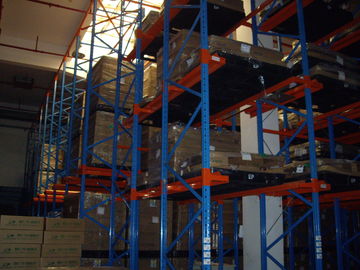 una impulsión del pasillo del acceso en plataforma industrial atormenta para el almacenamiento del almacén, 1500KG