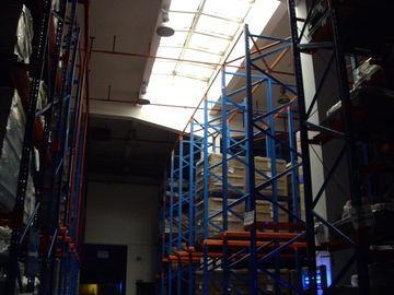 una impulsión del pasillo del acceso en plataforma industrial atormenta para el almacenamiento del almacén, 1500KG